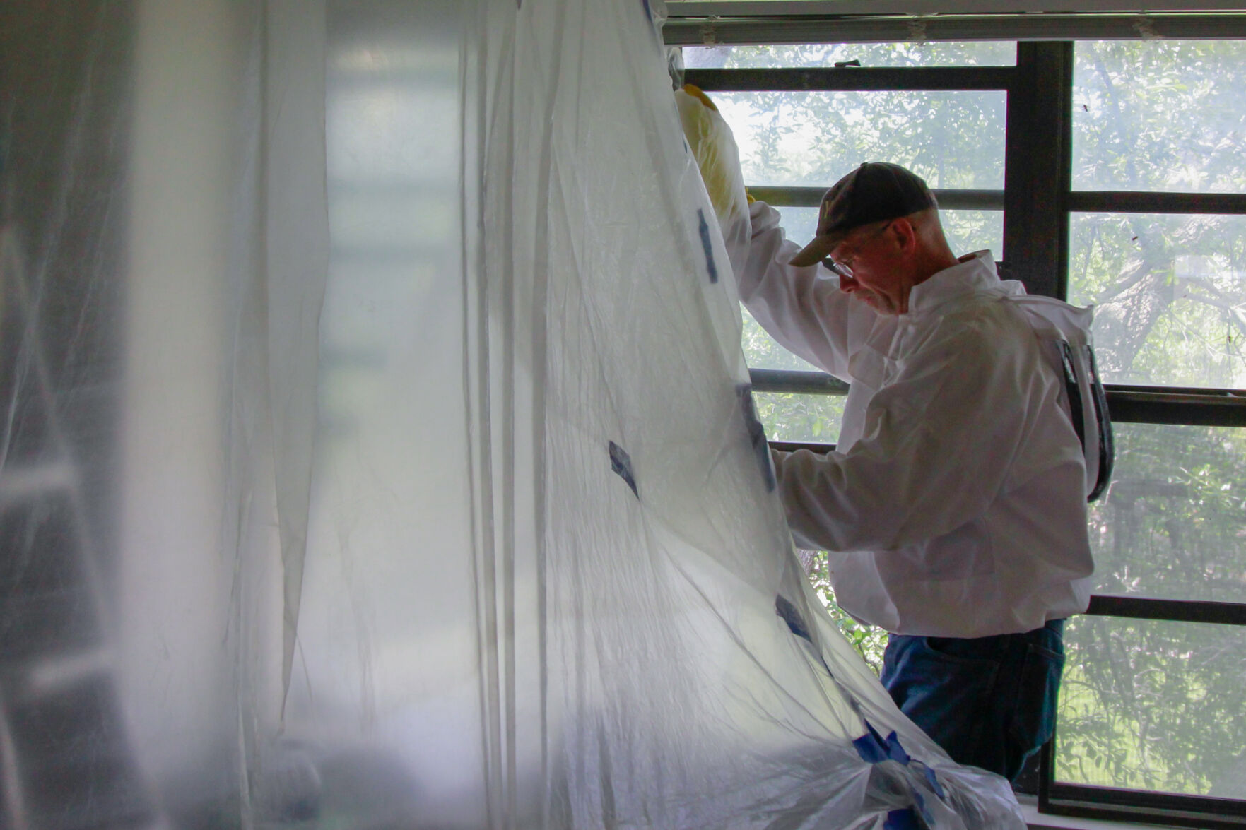 Beekeeping UTA alumnus protects his hives through rain, snow and a pandemic